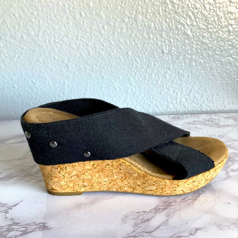Black  Wedges